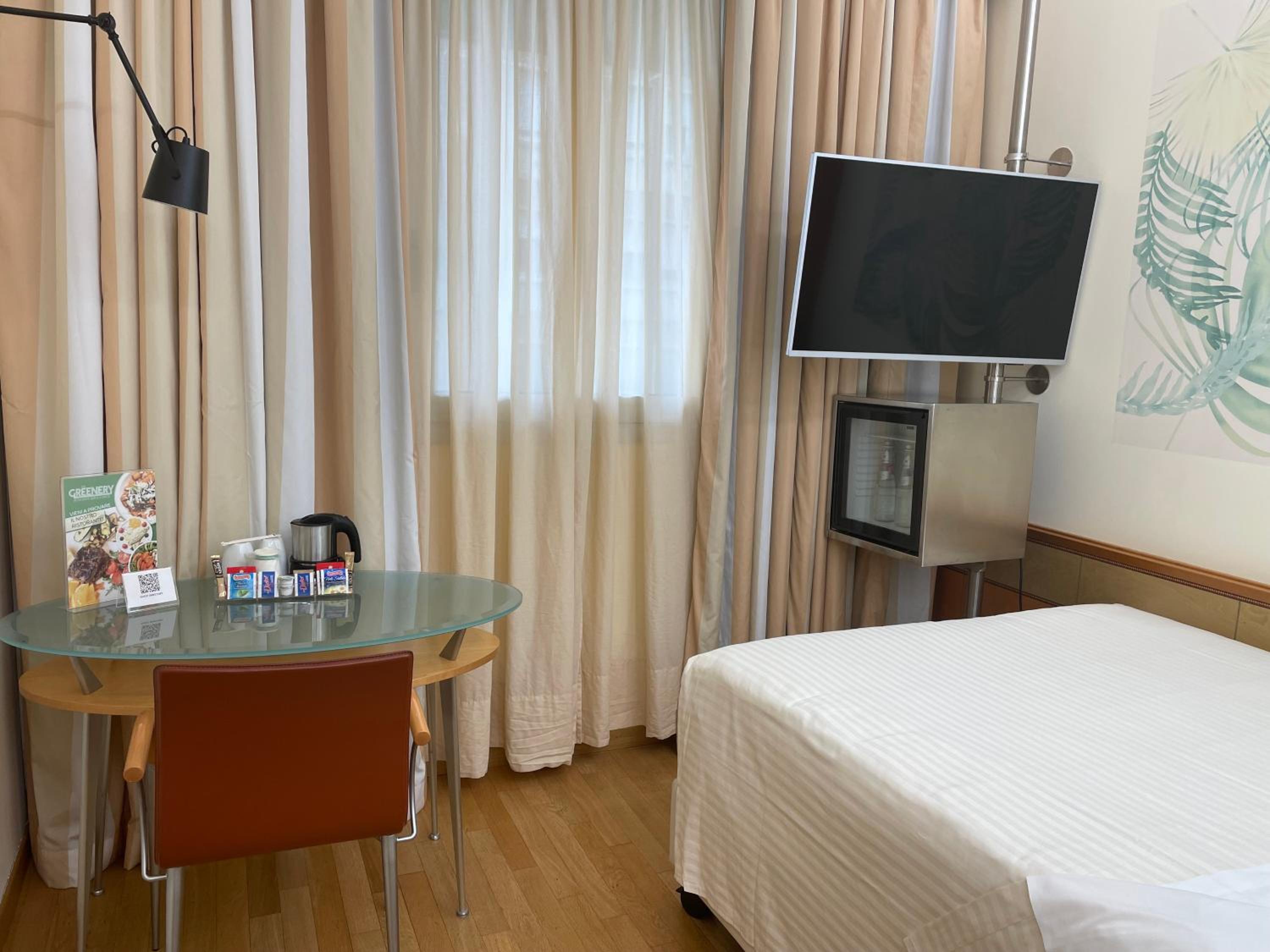 Smart, 2 Double Beds، Antares Hotel Concorde 8/10
