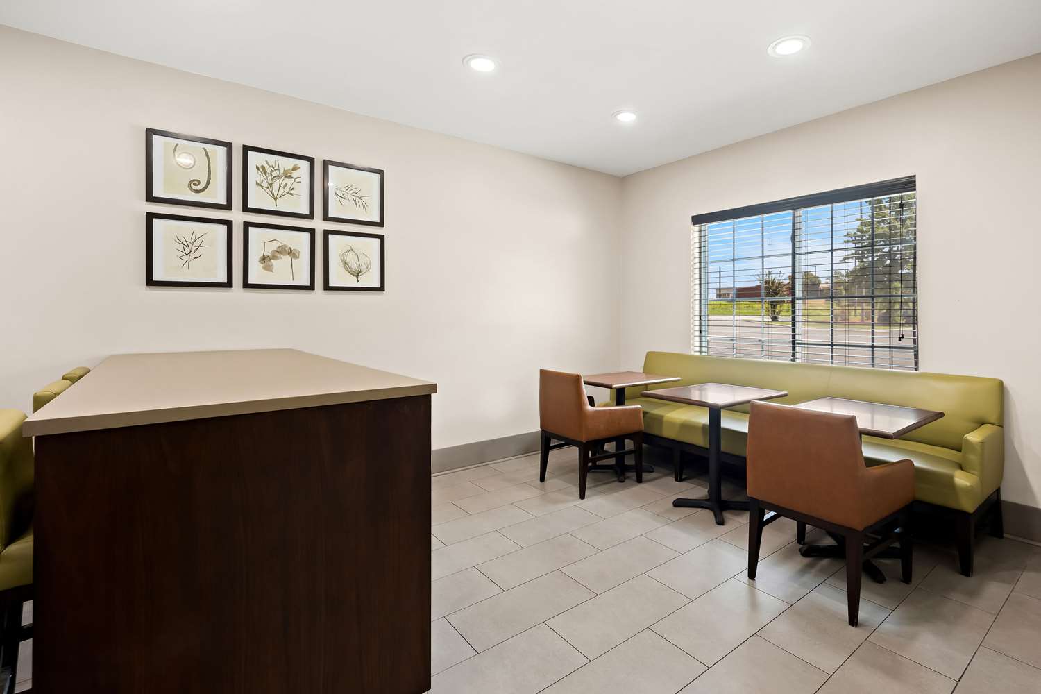 Comfort Inn and Suites High Point - Archdale 25/35