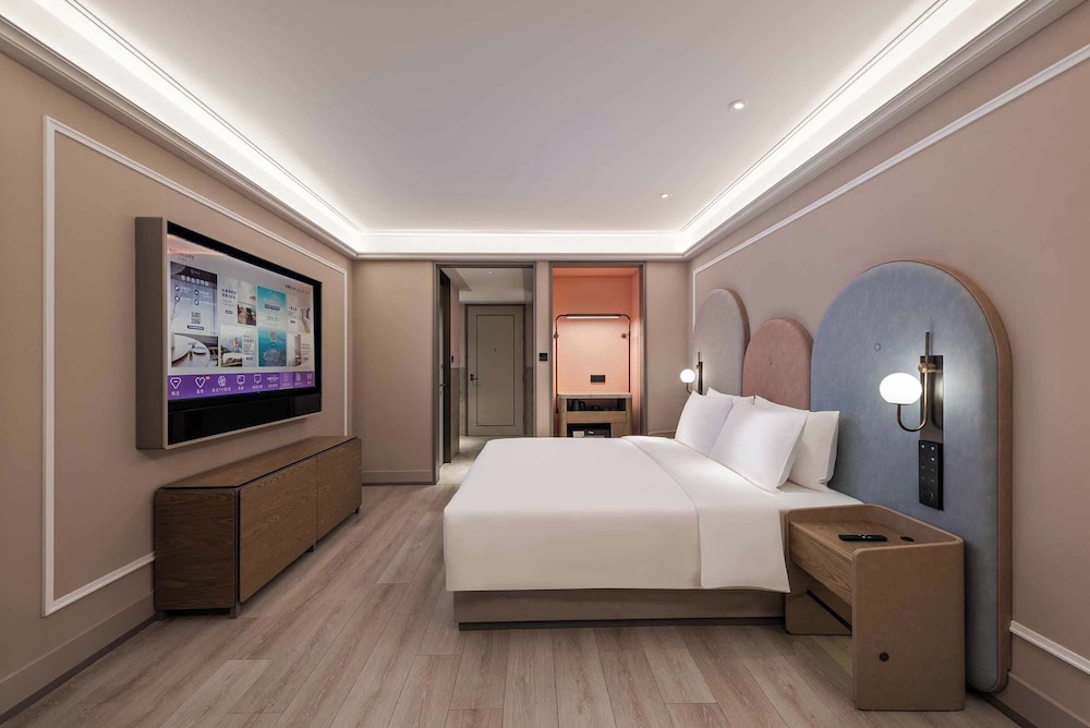 Mercure Nantong Suxitong Riverside 12/42