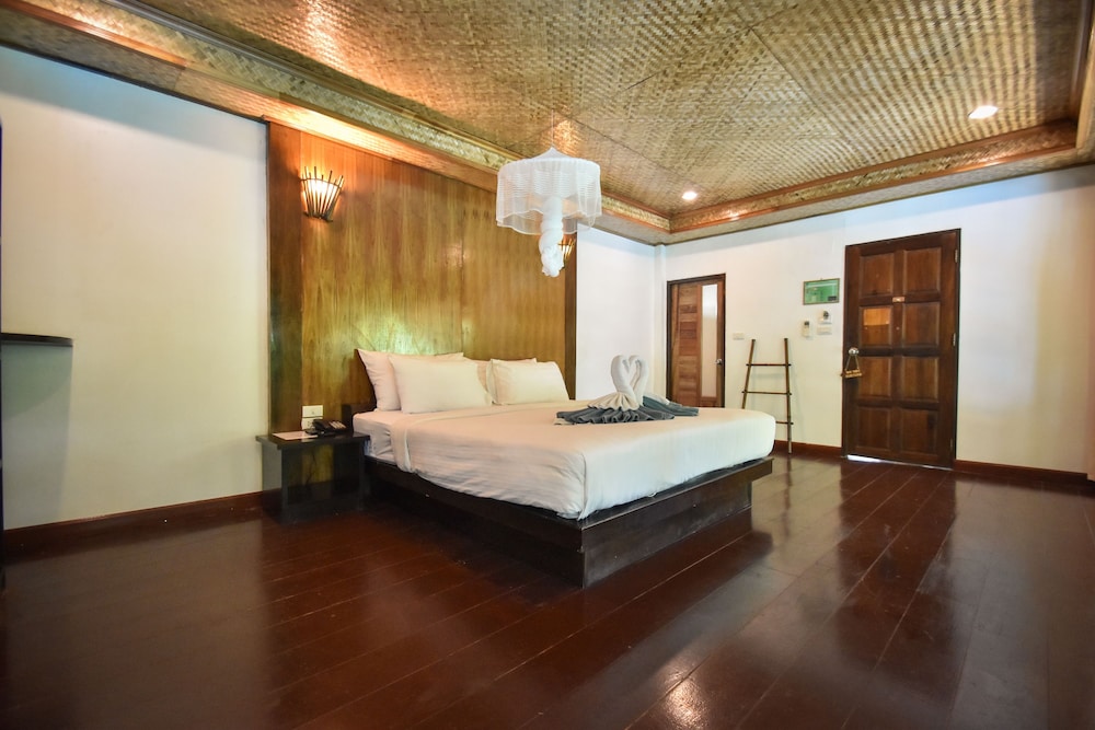 Long Beach Chalet 26/75