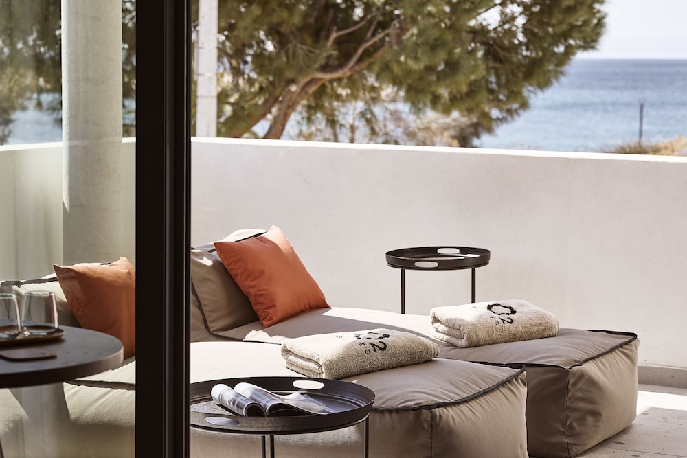 Cama Luxury Suites 36/58