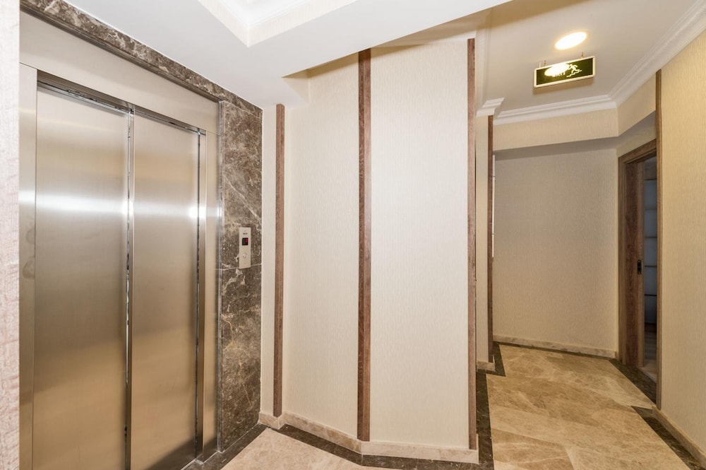 Alphonse Hotel 37/50