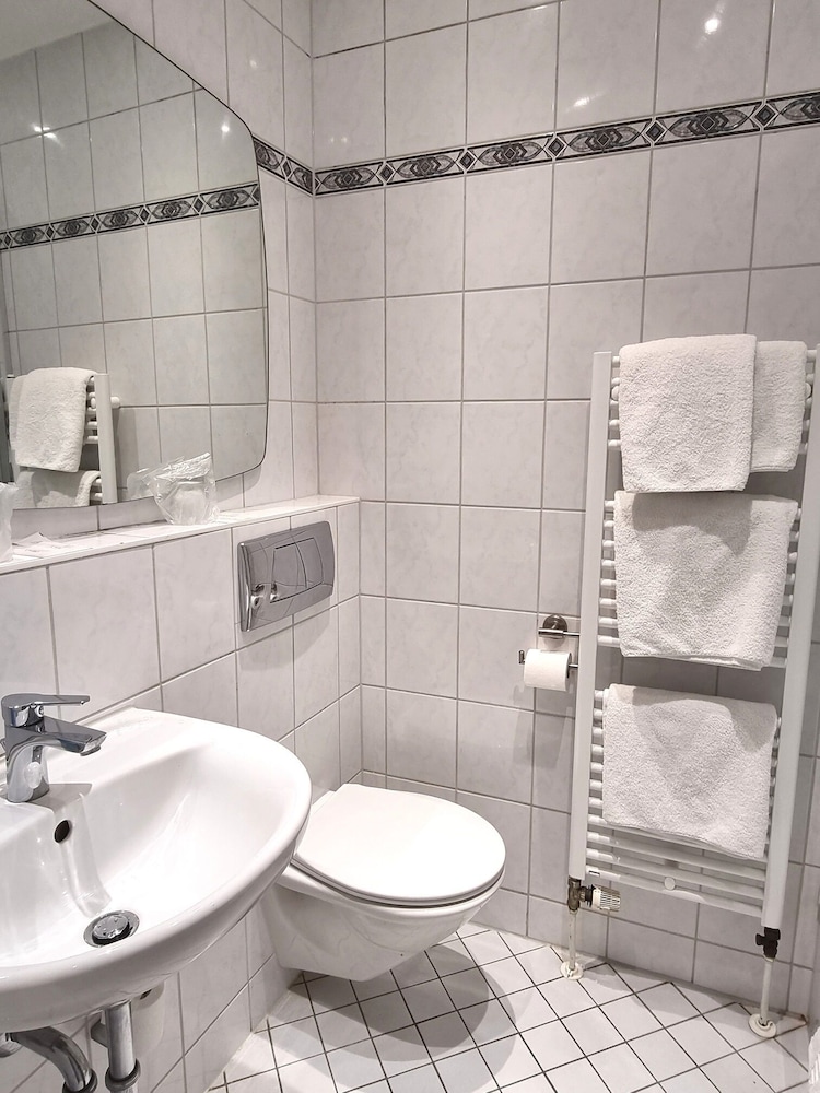 Adler Hotel Frankfurt 47/50