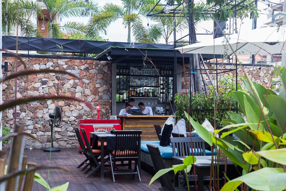 Apsara Centrepole Hotel 58/74