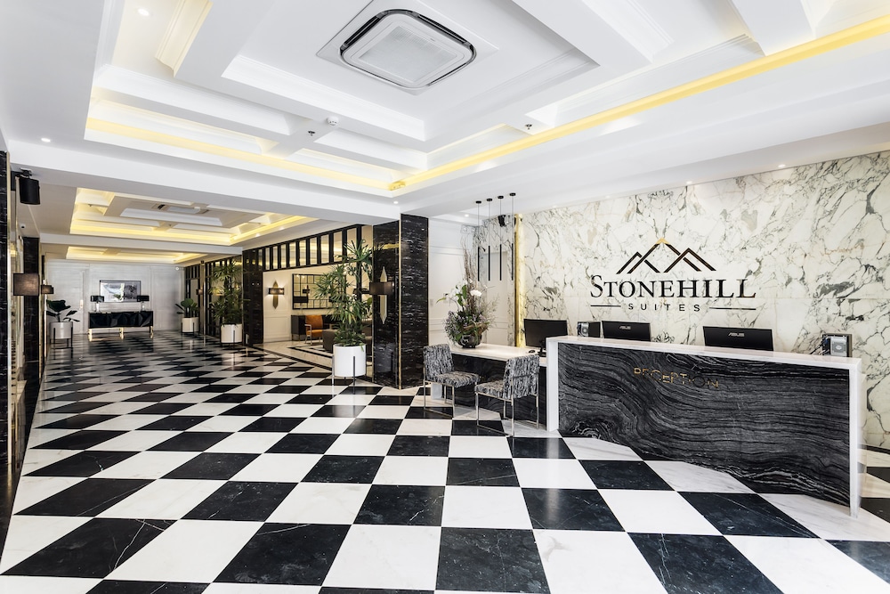 Stonehill Suites 12/65