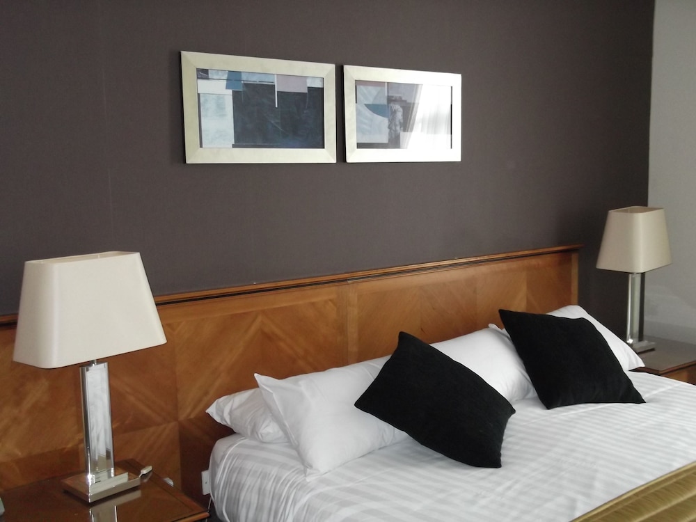OYO Devonshire Park Hotel 11/33