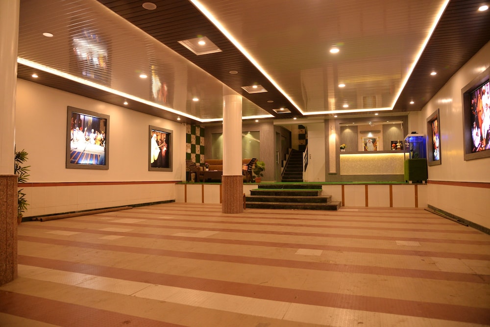 Hotel Disha Palace 18/69