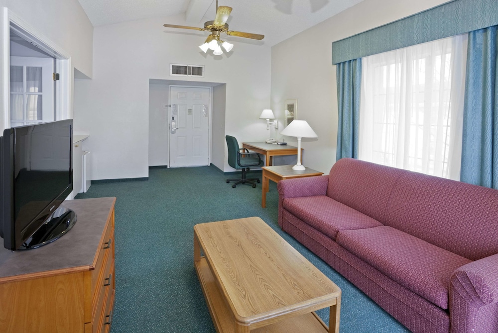 La Quinta Inn Omaha West 22/29