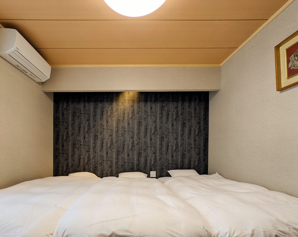 Karasuma Rokujo Hotel 13/40