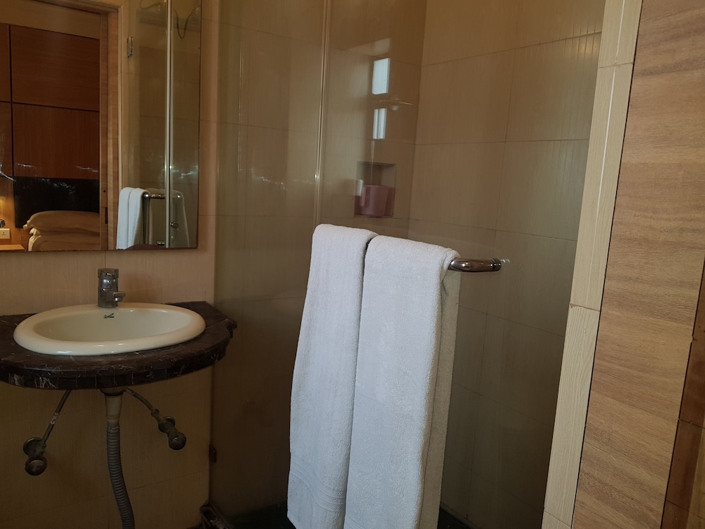 ROLAND HOTEL 50/55