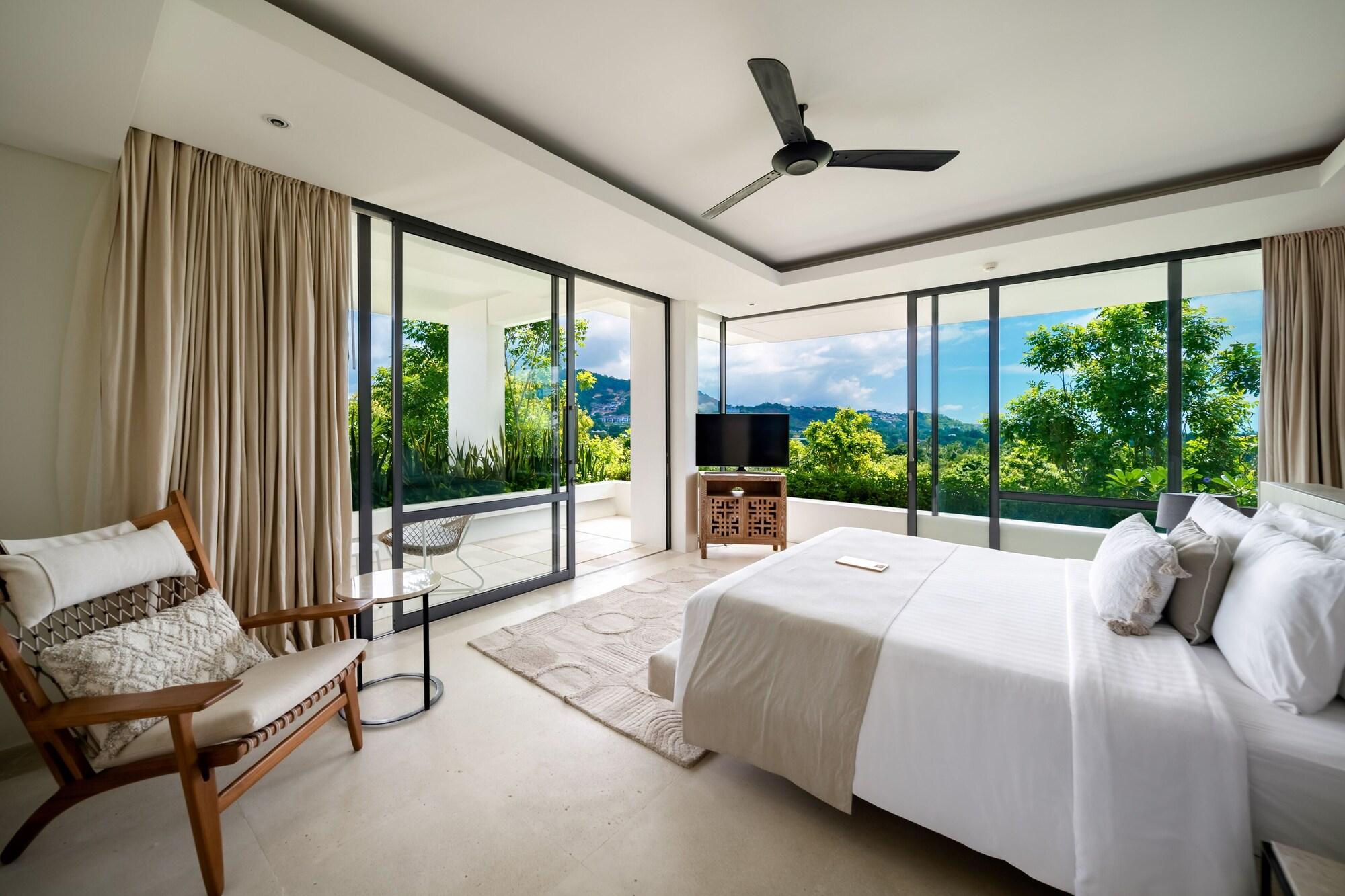 Plus, 8 Bedrooms, Villa