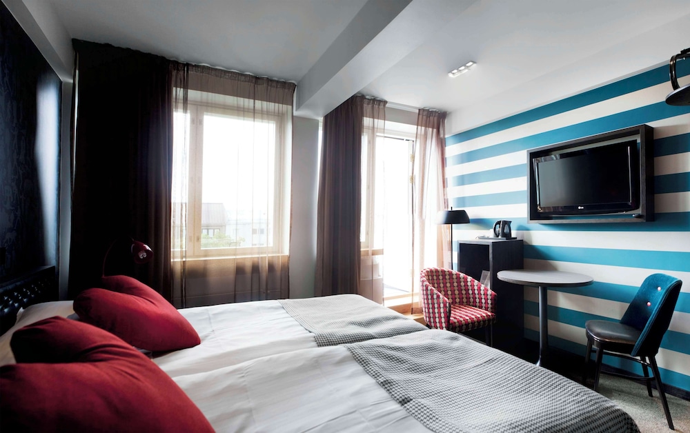 SUPERIOR, TWIN BEDS, SAUNA