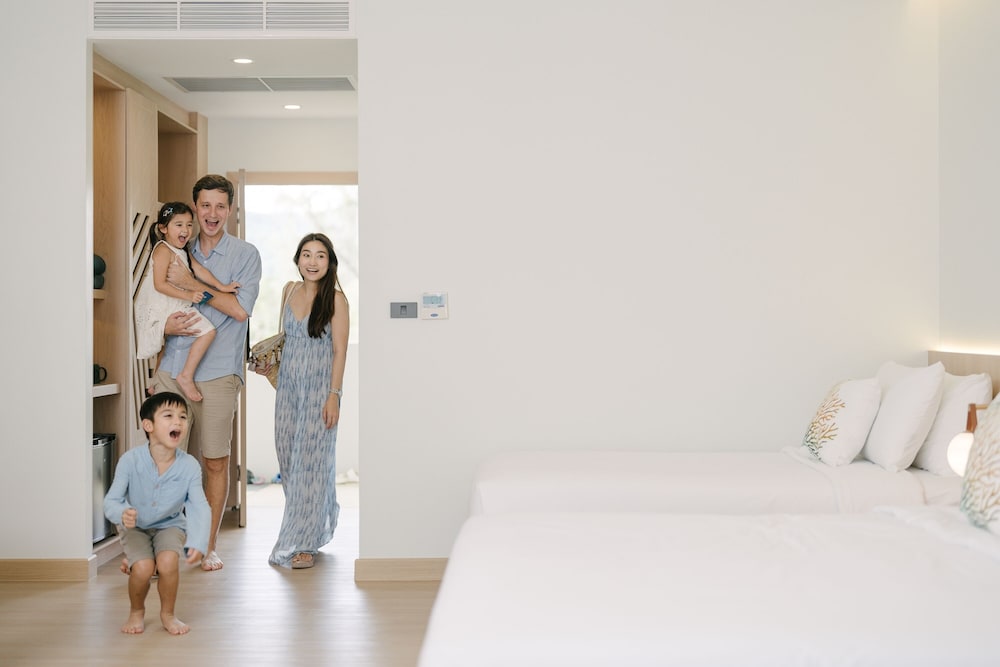 Phuket Emerald Beach Resort 14/70