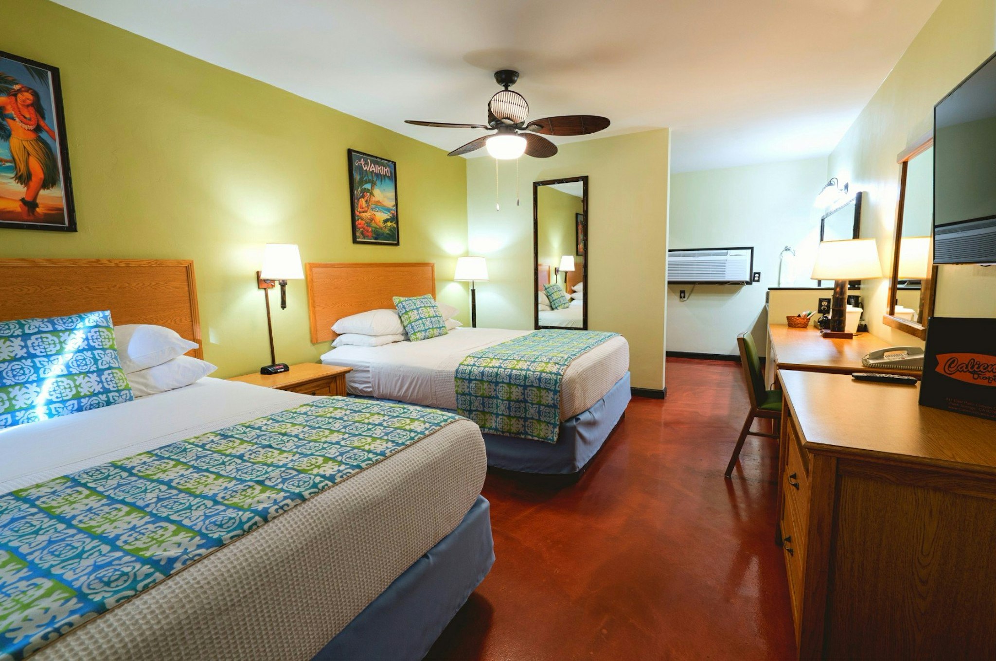 DELUXE, 2 QUEEN BEDS