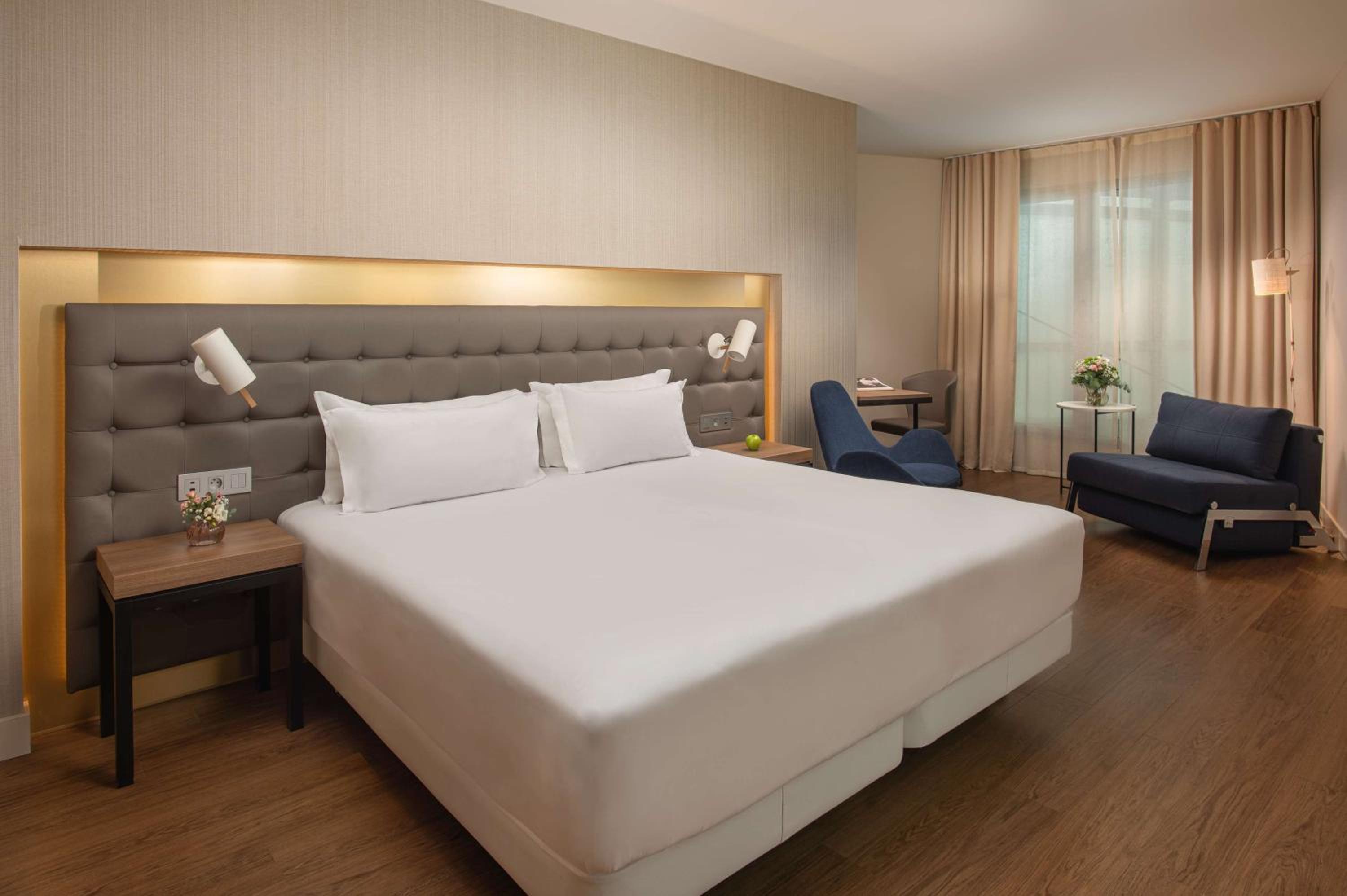 DELUXE, DOUBLE OR TWIN BED, EXTRA BEDS