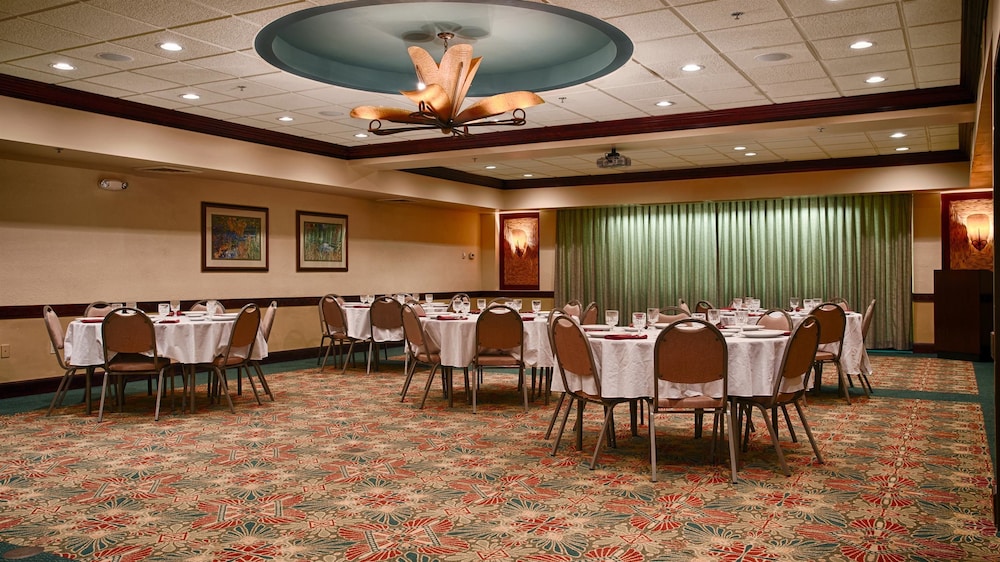 Best Western Aku Tiki Inn 36/40