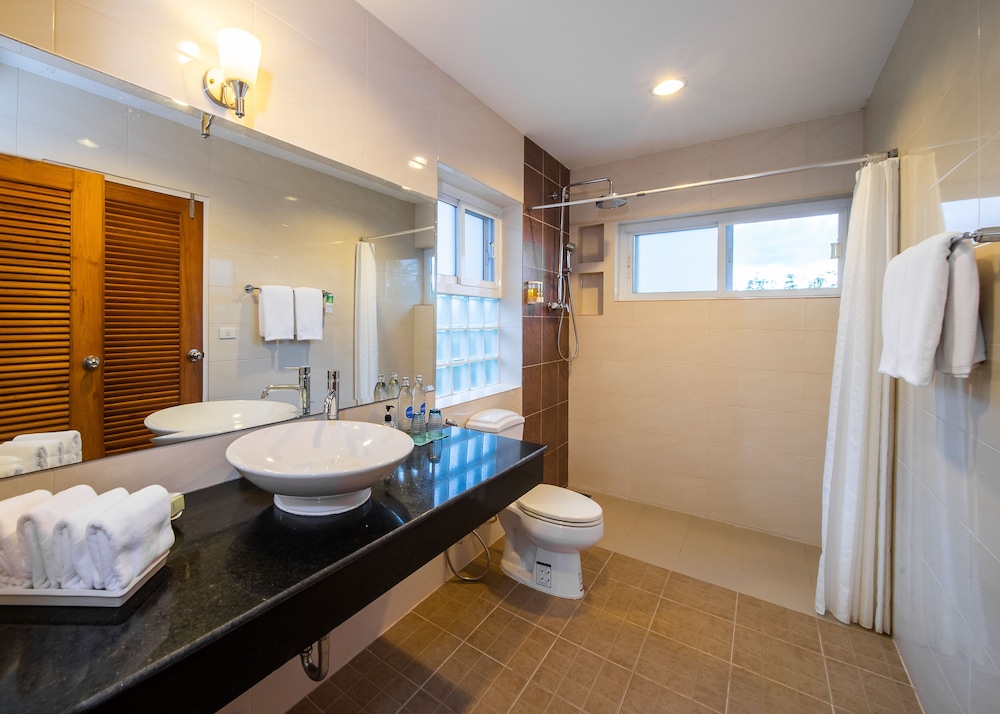 Blu Marine Hua Hin Resort And Villas 50/50