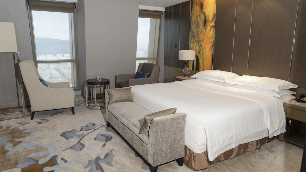 CROWNE PLAZA WUXI TAIHU 19/76