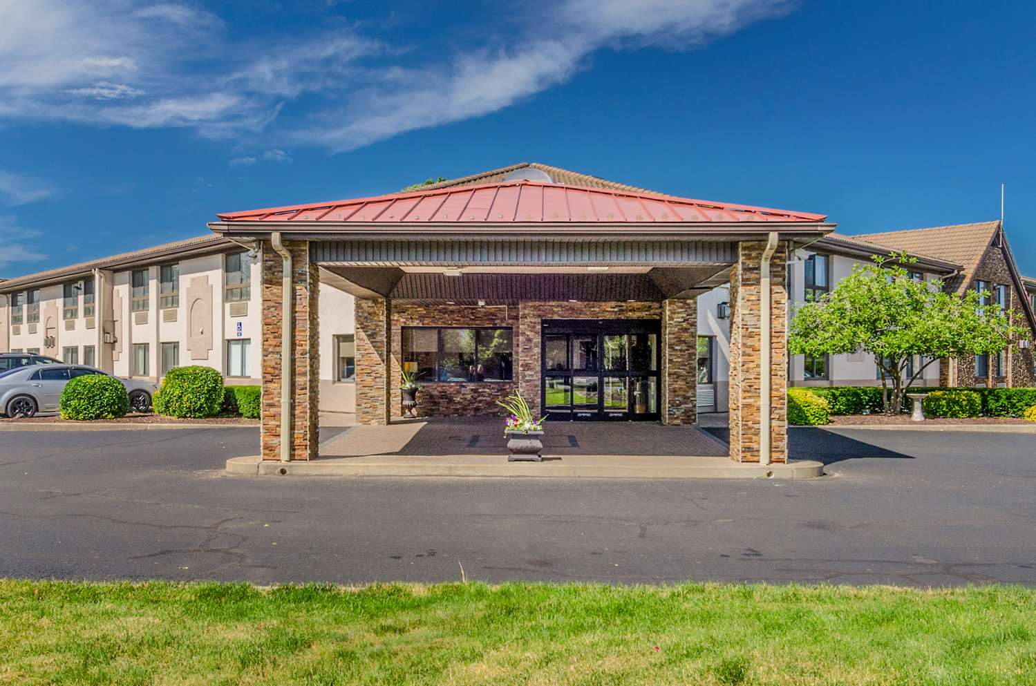 Comfort Inn & Suites West Springfield, MA 2/35