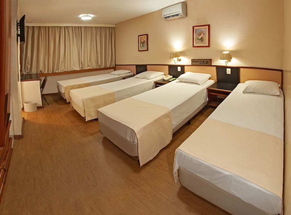 LIRA HOTEL 33/63