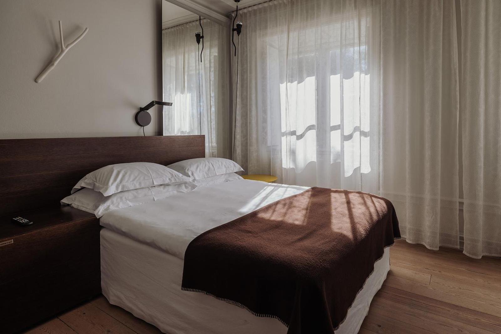 غرفة قياسية بسرير مزدوج، Hotel Skeppsholmen, Stockholm, a Member of Design Hotels 4/8
