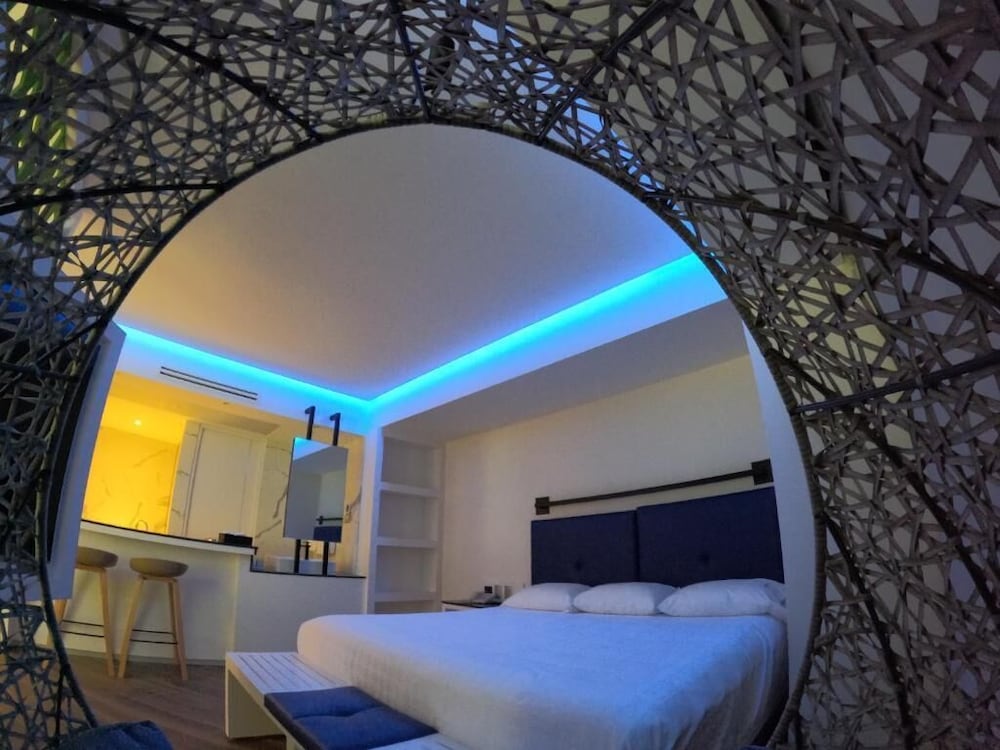 We, Suite, King Bed