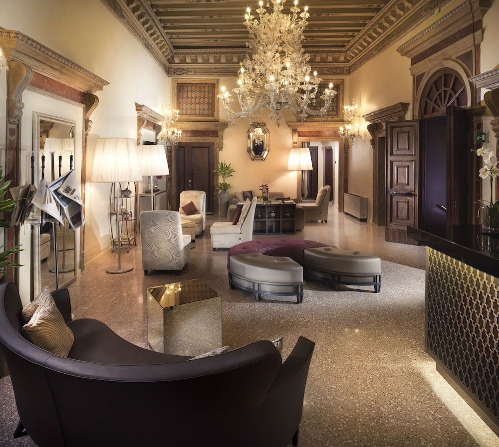 Arcadia Hotel 24/38
