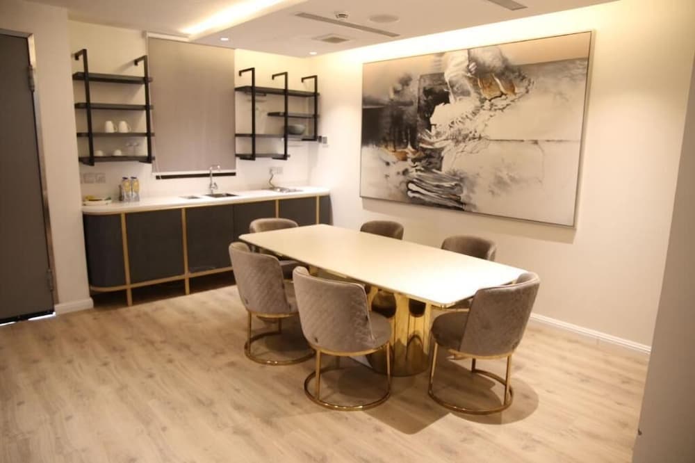 فيتوري بالاس(Vittori Palace Hotel and Residences) 43/46