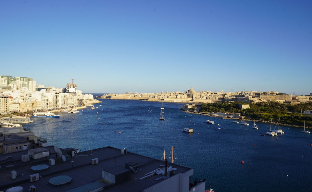 The Londoner Hotel Sliema 54/58