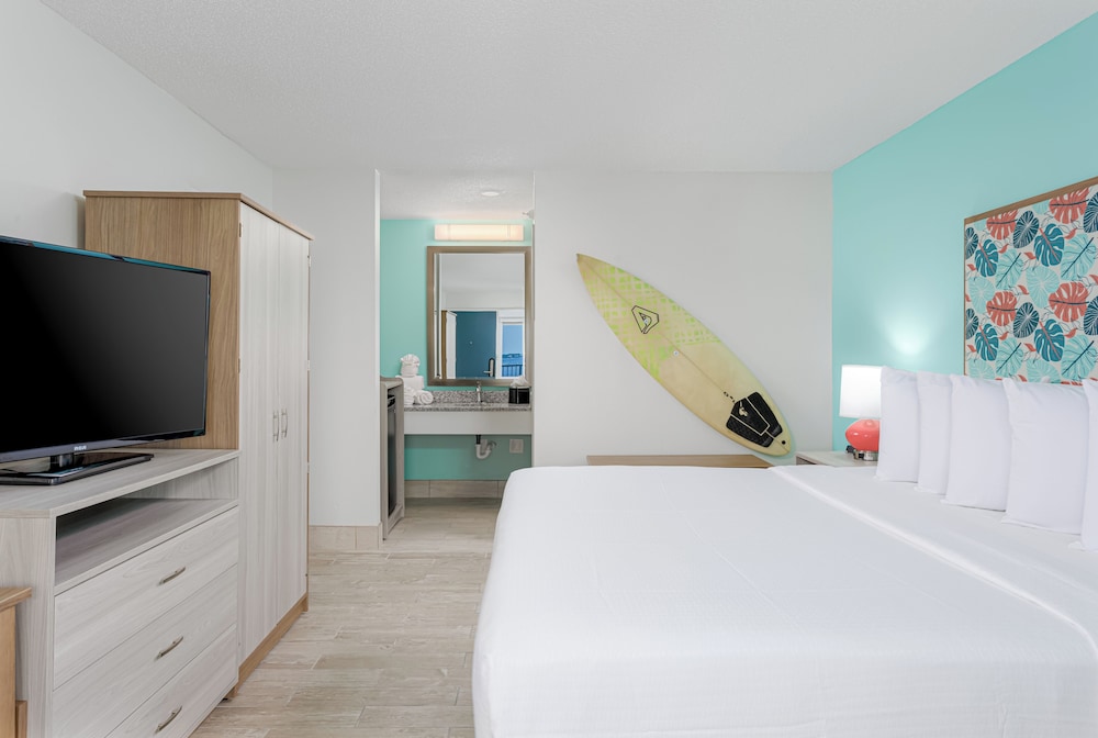 Room, King Bed, Bay View, High Floor