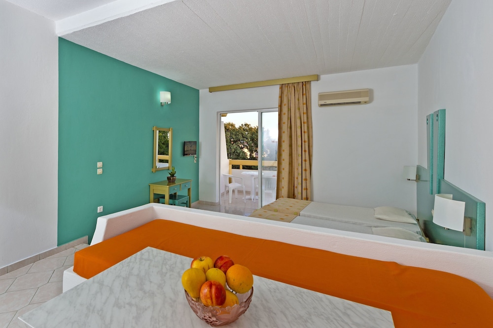 Trianta Hotel Apartments 9/33