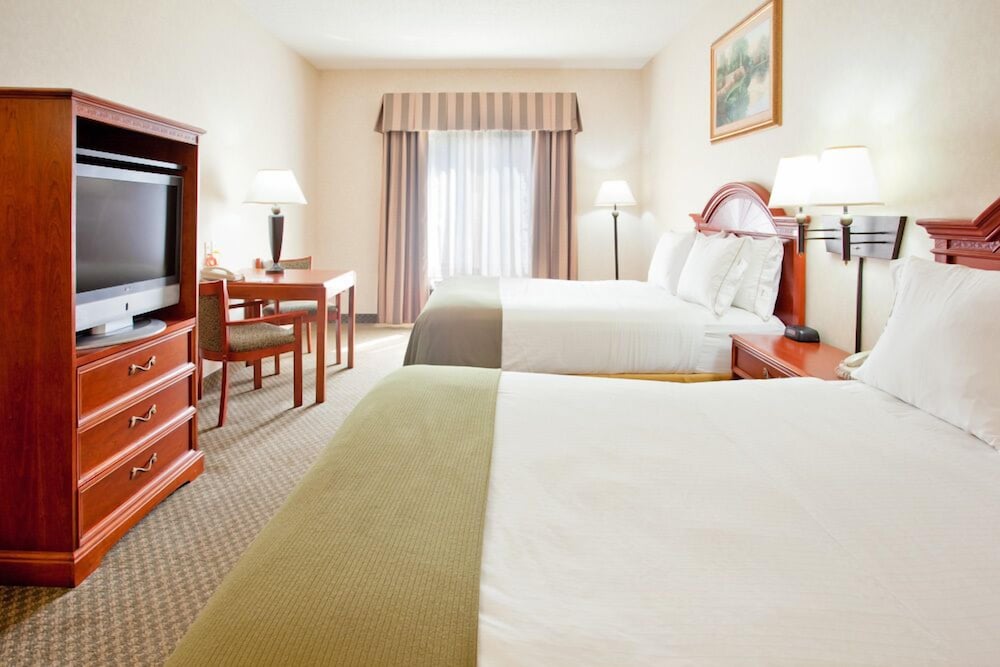 Holiday Inn Express Hotel Suites Goshen 14/75
