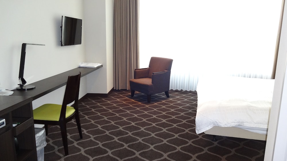 Breezbay Hotel Resort And Spa 38/42
