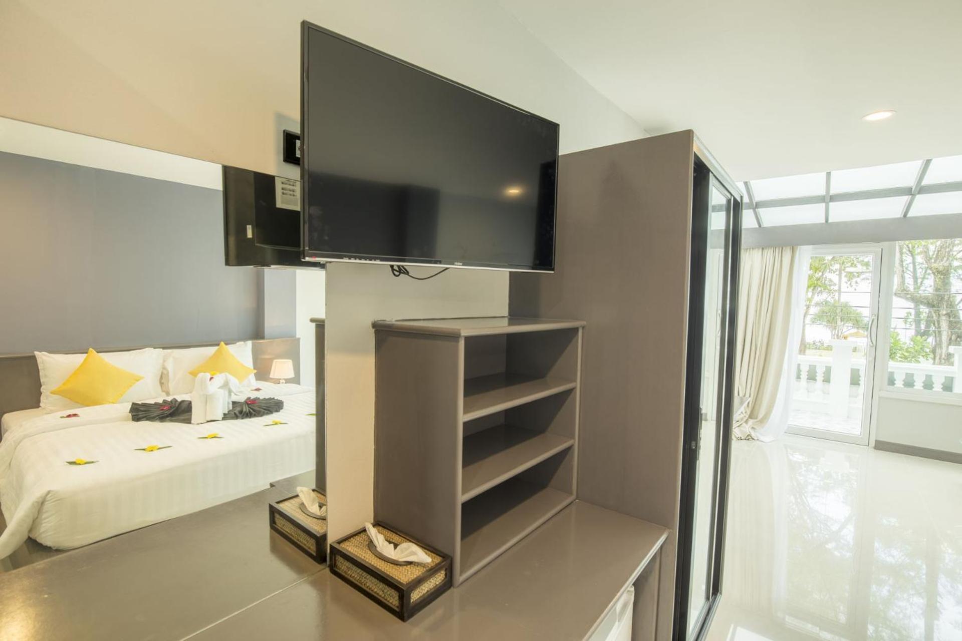 Junior Suite, Pool Access, MODERN LIVING HOTEL 5/6