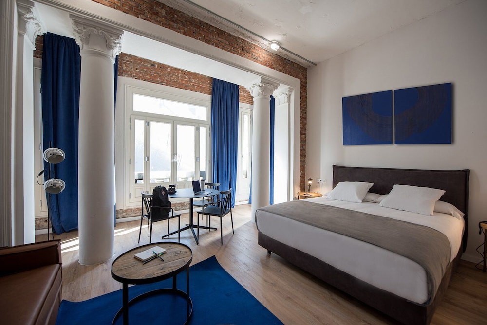JUNIOR SUITE, STUDIO