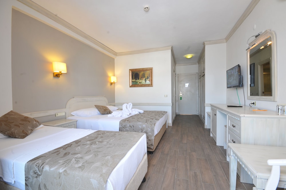 My Dream Hotel 15/70