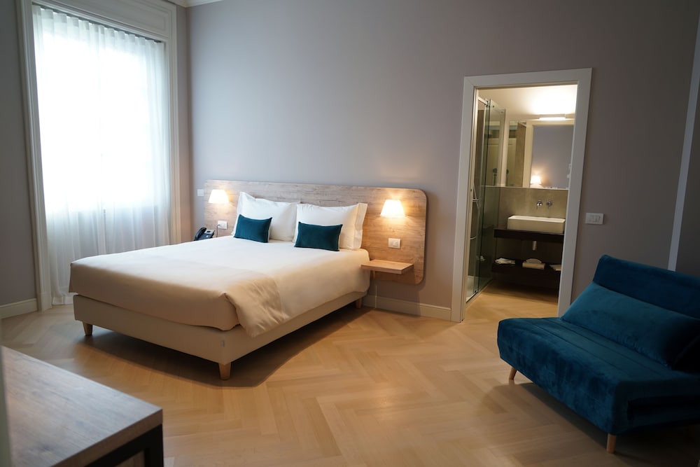 Bergamo Inn 43 7/31