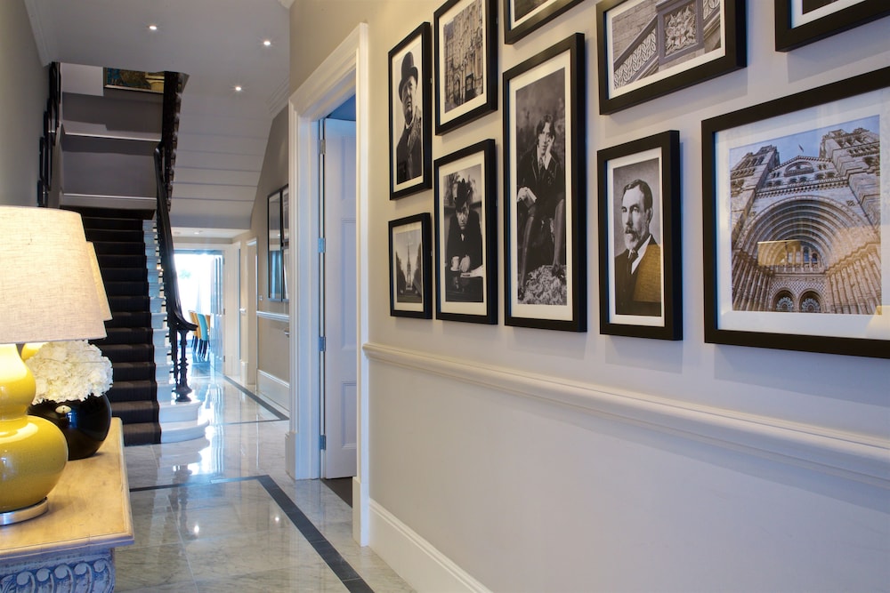 54 Queens Gate Hotel 8/50