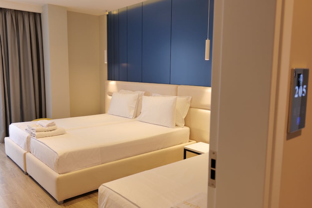 Room, Triple, Balcony