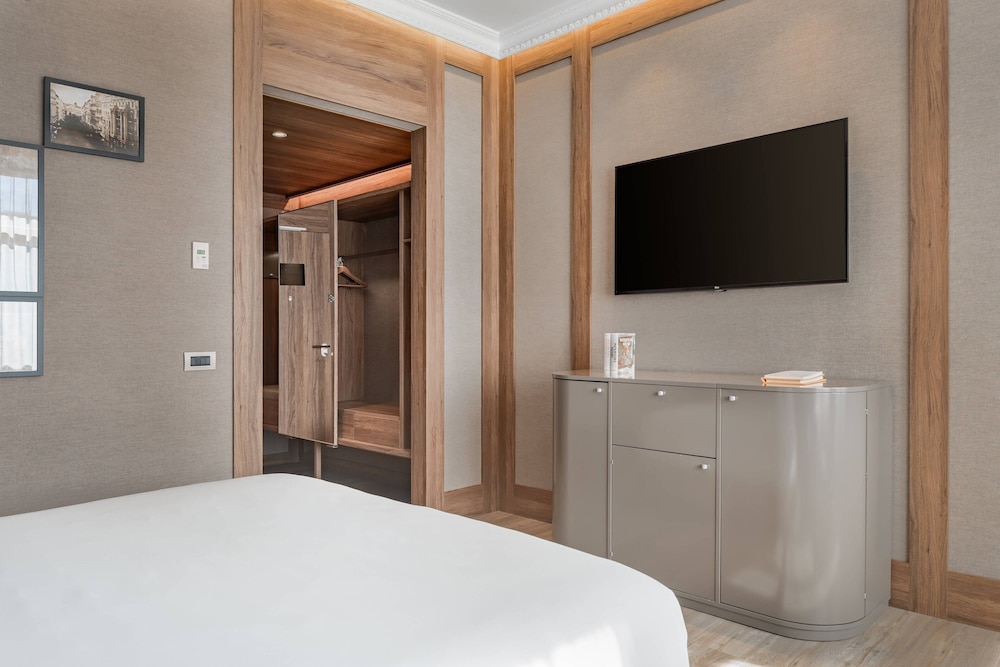 Circulo Gran Via Hotel Autograph Collection Adults Only 18/52