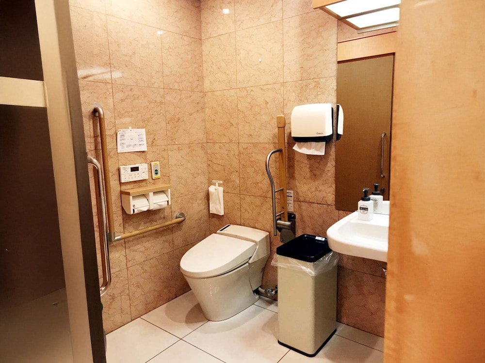Toyoko Inn Yokohama Tsurumi Eki Higashi Guchi 55/60