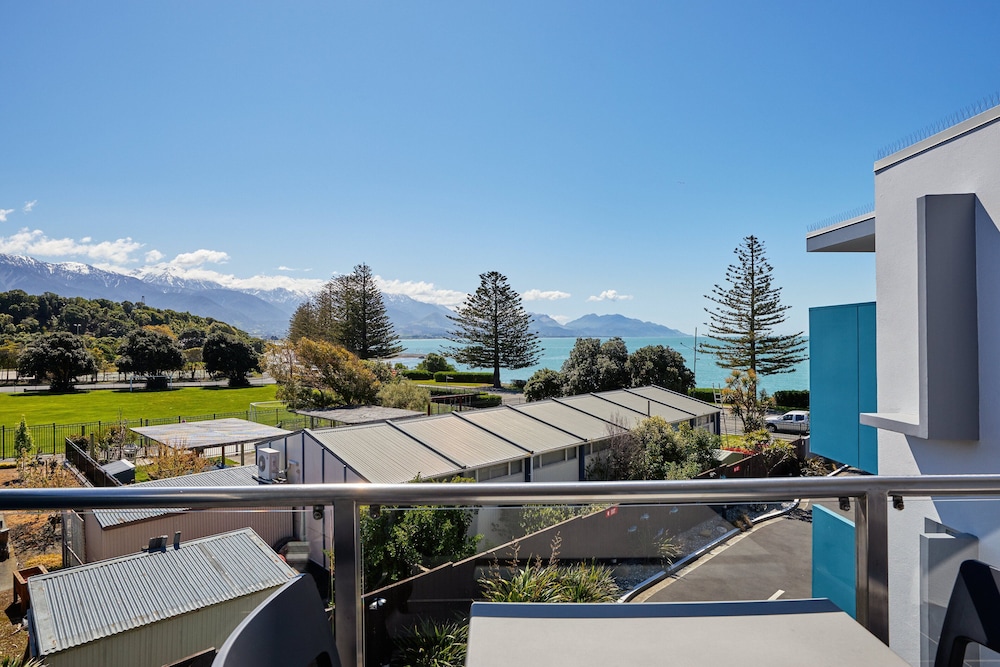 Waves On the Esplanade Apartments 43/48