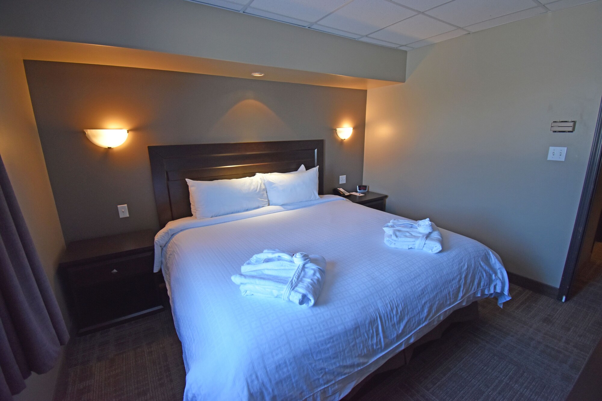 Studio, King Bed