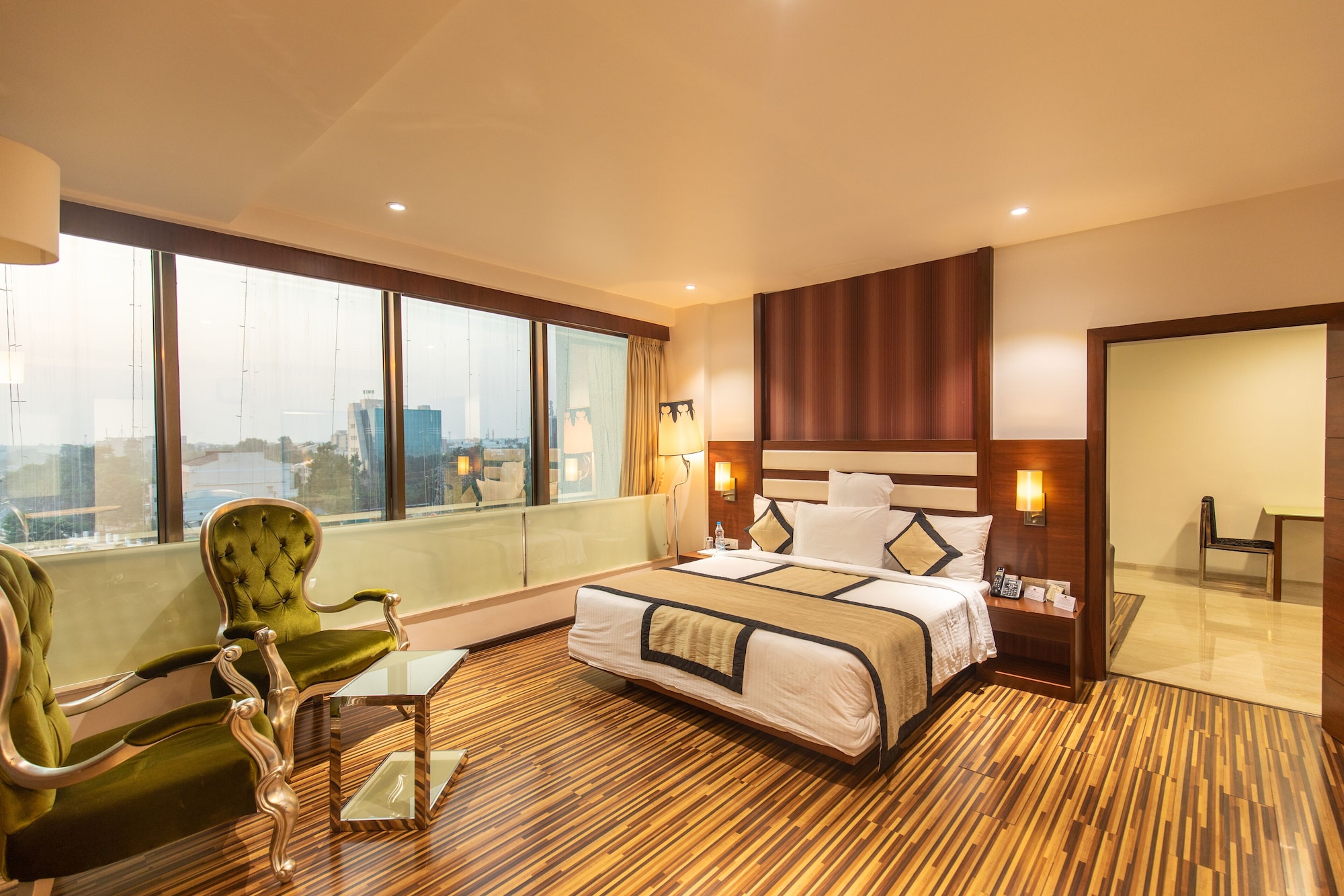 EXECUTIVE, KING BED, CITY VIEW