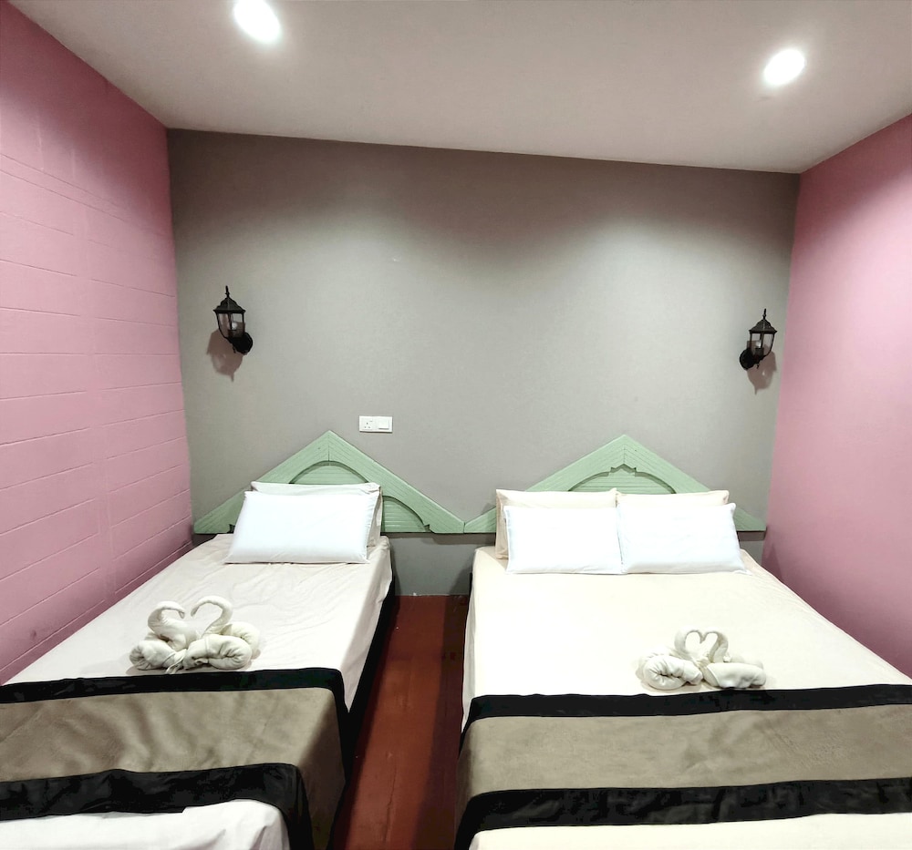 OYO 90906 Rumah Rehat Awana 16/45