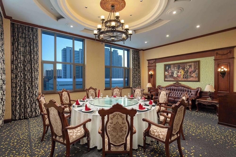 Days Hotel by Wyndham Harbin Qunli 20/23
