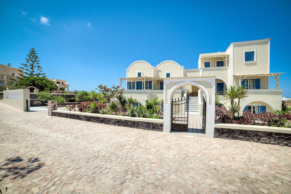 Monolithia Sea Side Traditional Houses 36/50