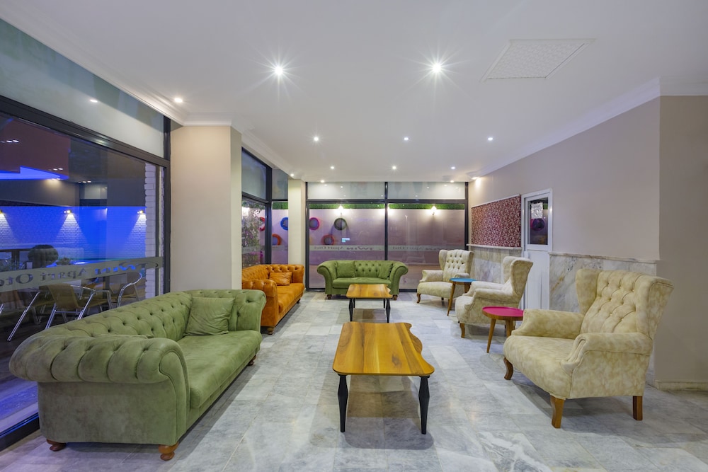 Twin Apart Hotel 40/59