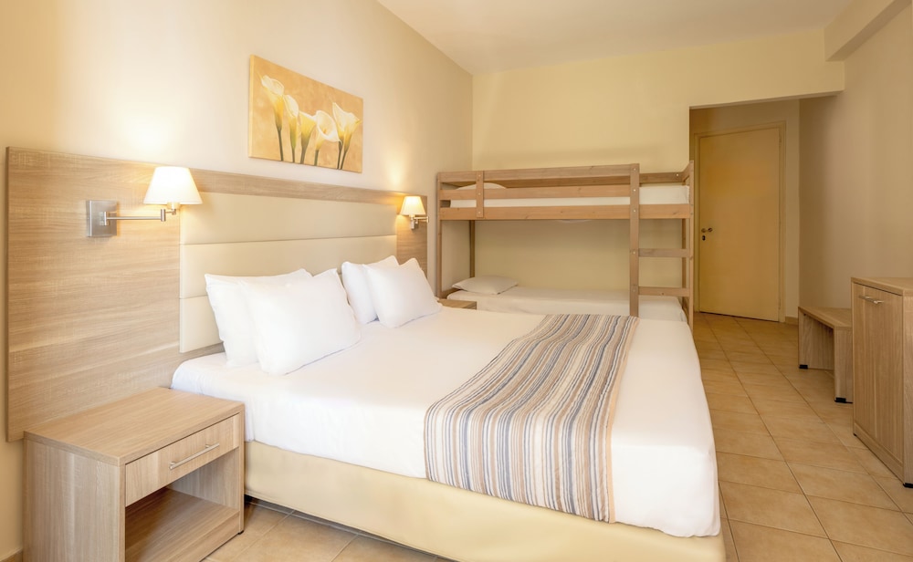 Room, Twin Beds, Lateral Side Sea View