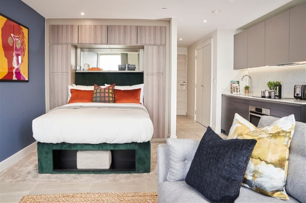 STUDIO, DOUBLE BED